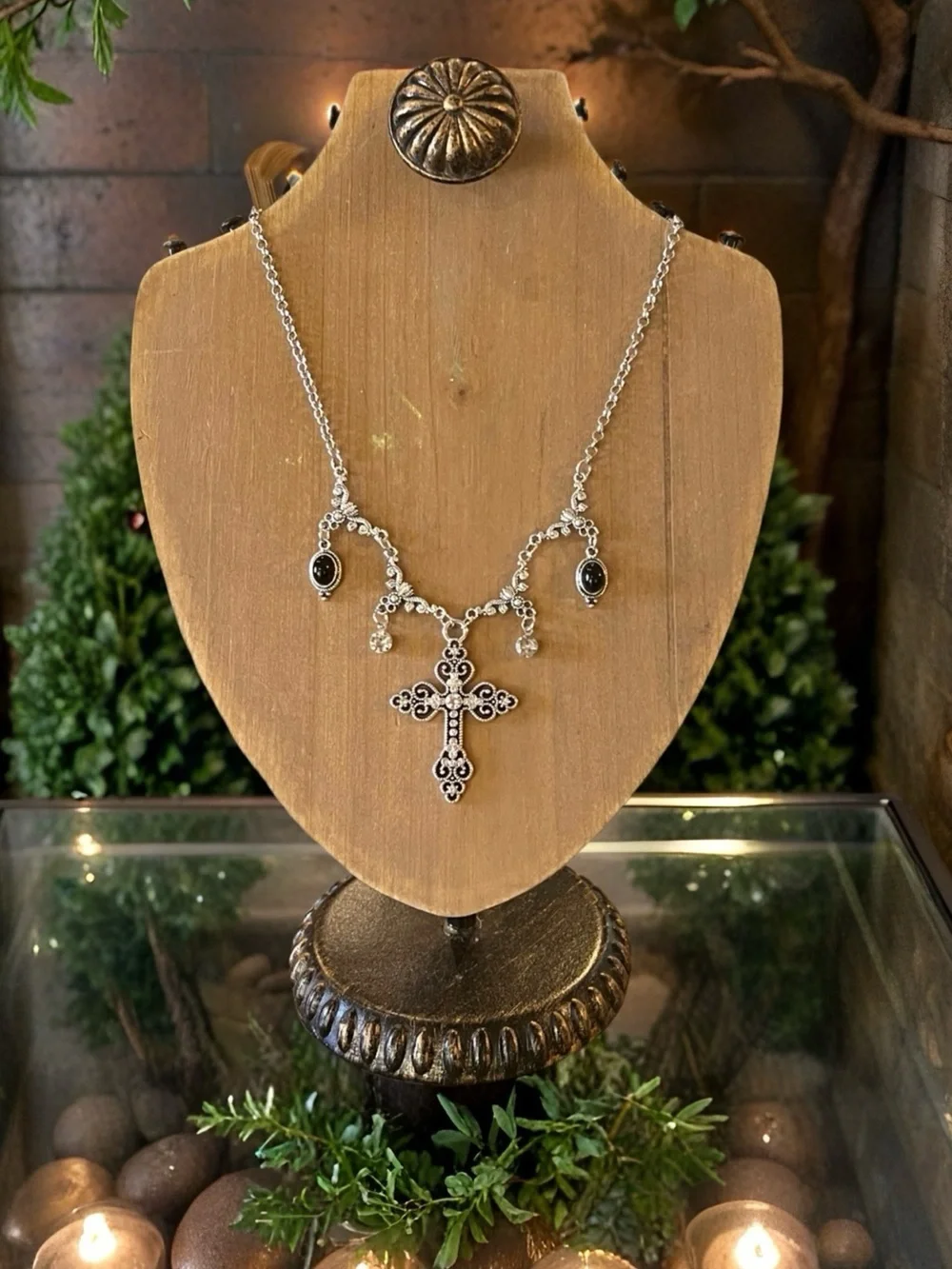 Vintage-Inspired Silver Cross Necklace Set with Black Stone Accents Rhinestones